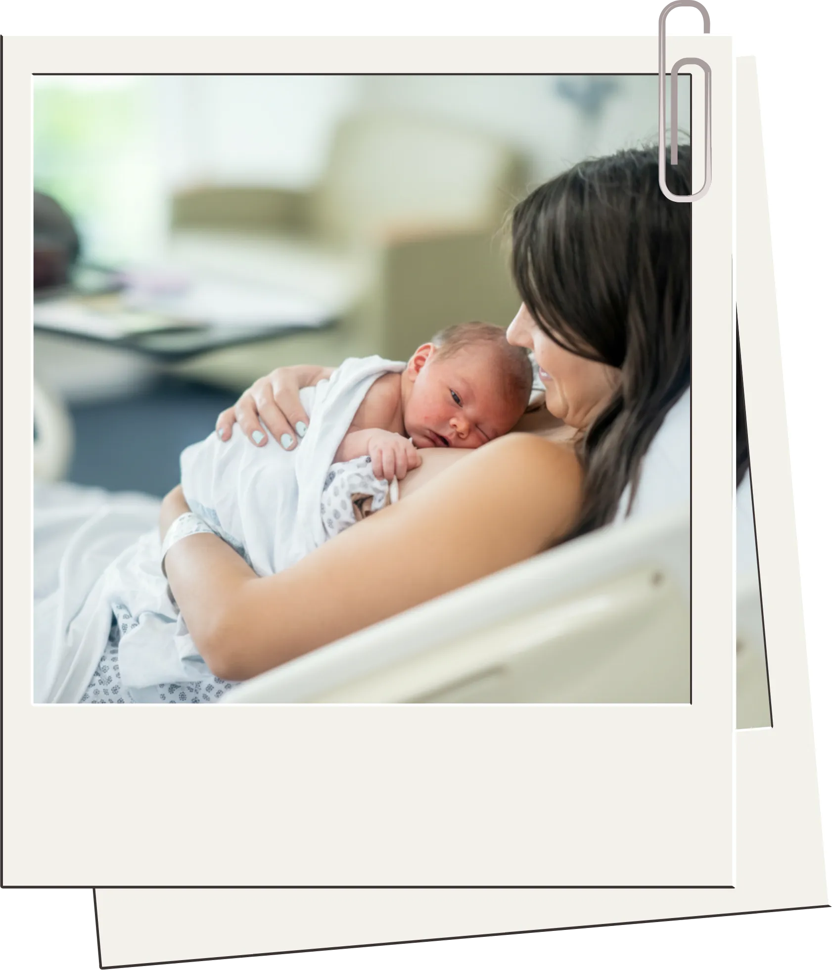 Mamma con neonato in braccio - Articoli per l'infanzia e allattamento Sanitaria Termine San Ferdinando di Puglia